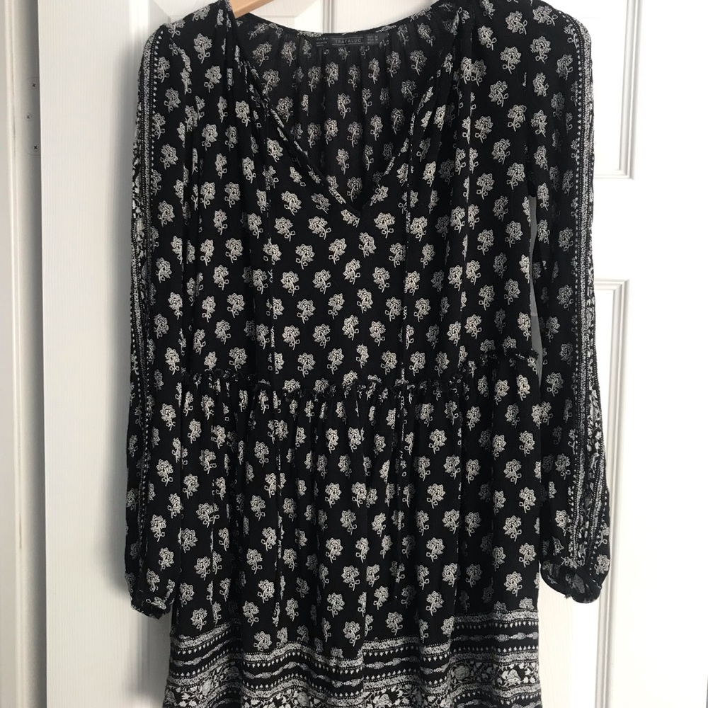 Zara black dress ruffle floral medium mini